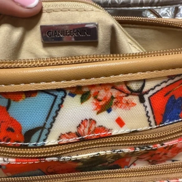 Giani Bernini  New Without Tags.Chic Postcard Print Crossbody Bag - Picture 9 of 9